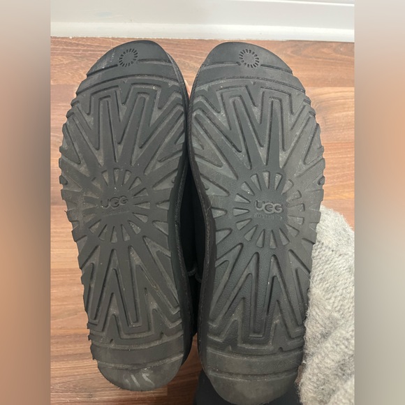 UGG Juliette Floral Embroidered Black Suede Boots Sz 7 - RARE - Great Condition - Picture 9 of 9